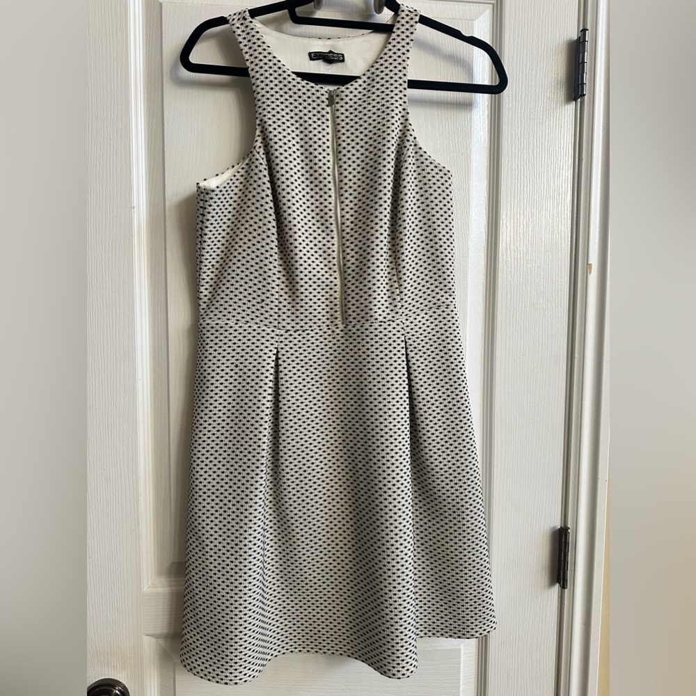 Express Women’s Sz 8 Zip Front Dress Dotted Black & White Fitted Sleeveless